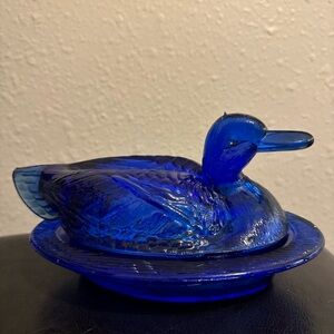 Vintage Westmoreland Cobalt Blue Duck on Nest